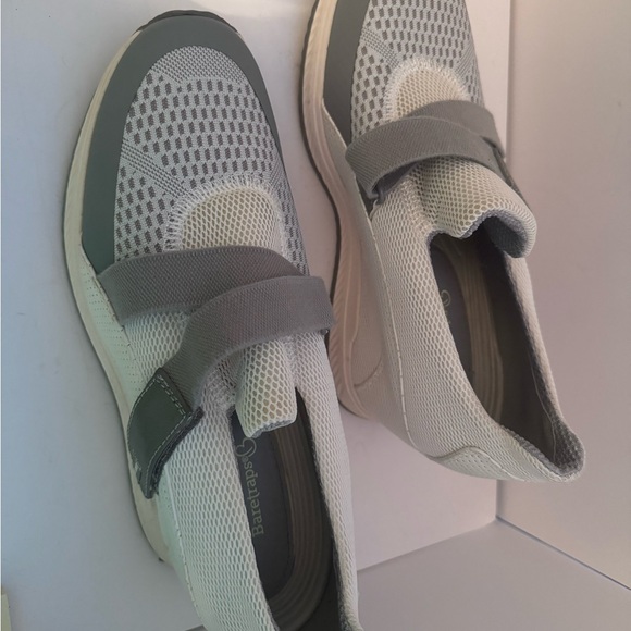 Baretraps size 10 white and gray platform shoes - Picture 4 of 6